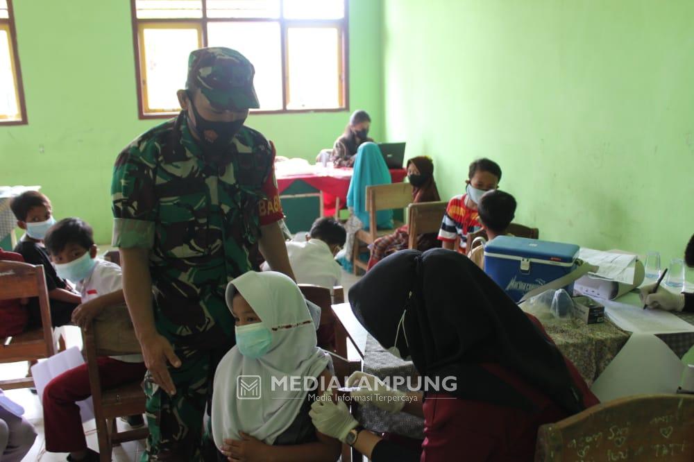 Serbuan Vaksinasi Covid, Koramil Panjang Sasar Madrasah Ibtidaiyah Mathlaul Anwar