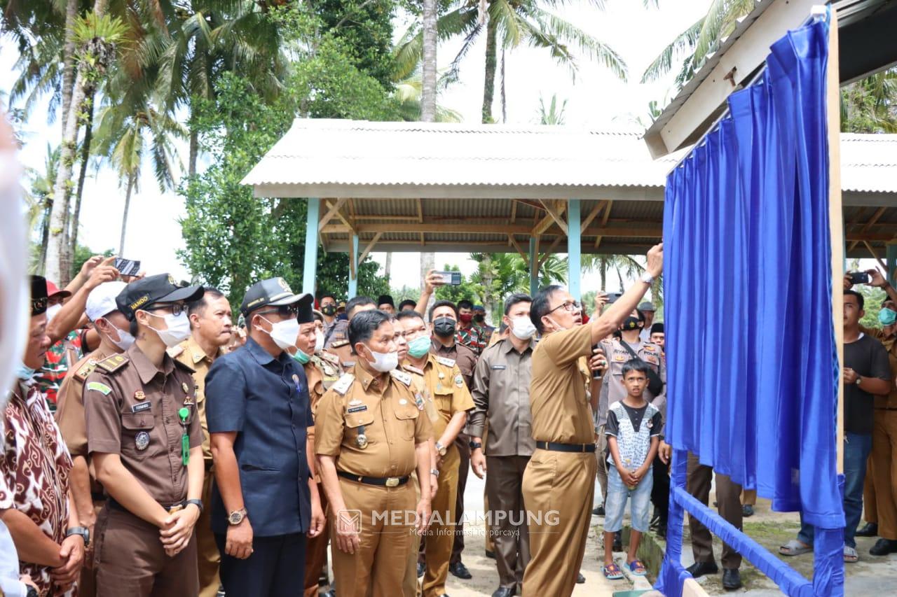 Bupati Pesbar Minta Pengelolaan Pasar Maksimal