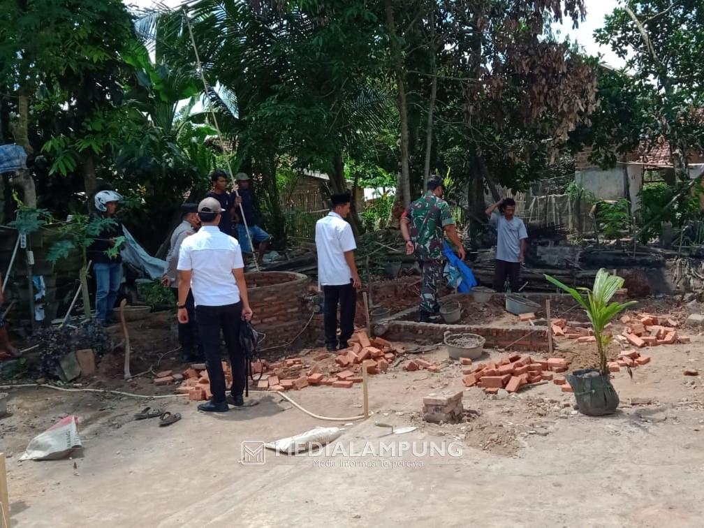 Patut Dicontoh, Aparatur Desa Purwotani Sisihkan Insentif Gaji Demi Bangun Rumah Warga 