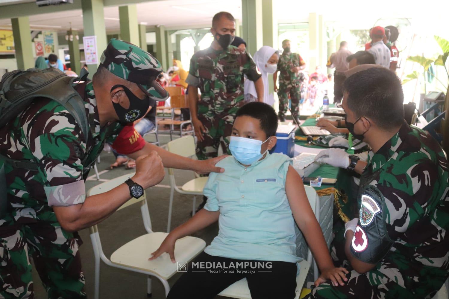 Dandim KBL Apresiasi Keberanian Muhammad Adit saat Disuntik Vaksin Covid-19 