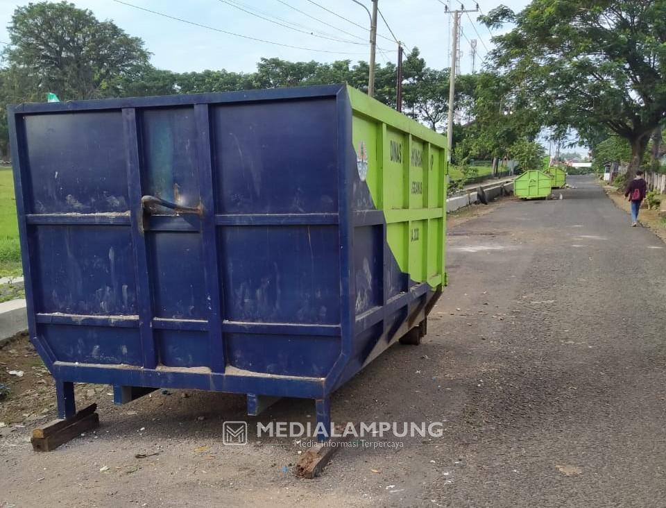 Kontainer Sampah Lapangan Hijau Kotaagung Dipindah