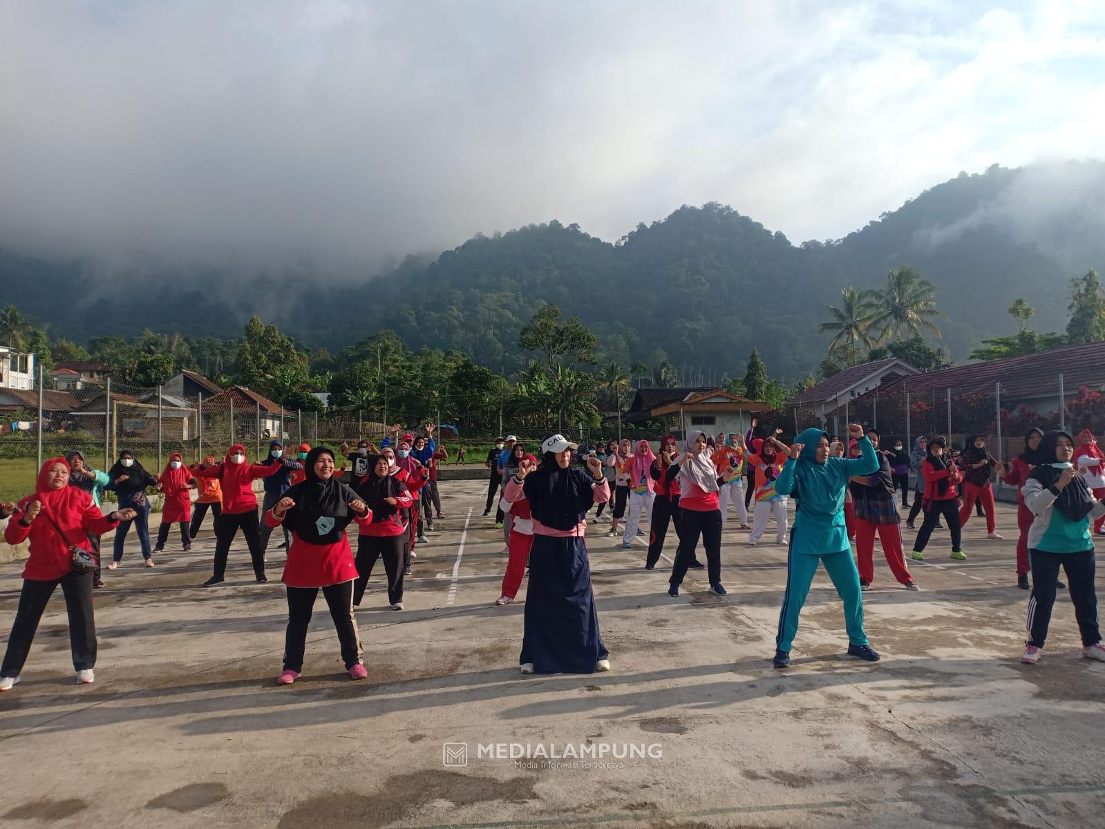 Perdana, Senam Sehat Kecamatan Dihelat di Pekon Tribudi Syukur 