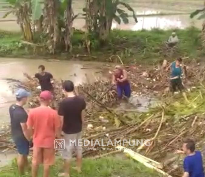Sungai Way Semah Dipenuhi Sampah