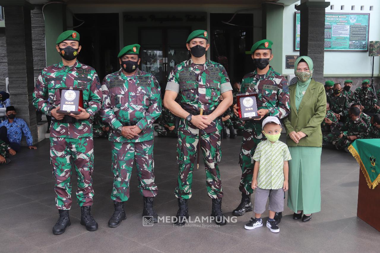 Kodim KBL Gelar Korps Raport Pindah Satuan dan Tradisi Pelepasan 2 Prajurit Terbaik