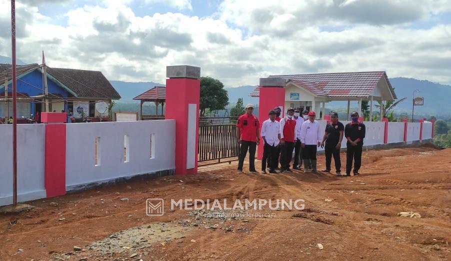 Bangunan Pagar Balai Pekon Batuapi Hadirkan Nuansa Megah dan Indah 