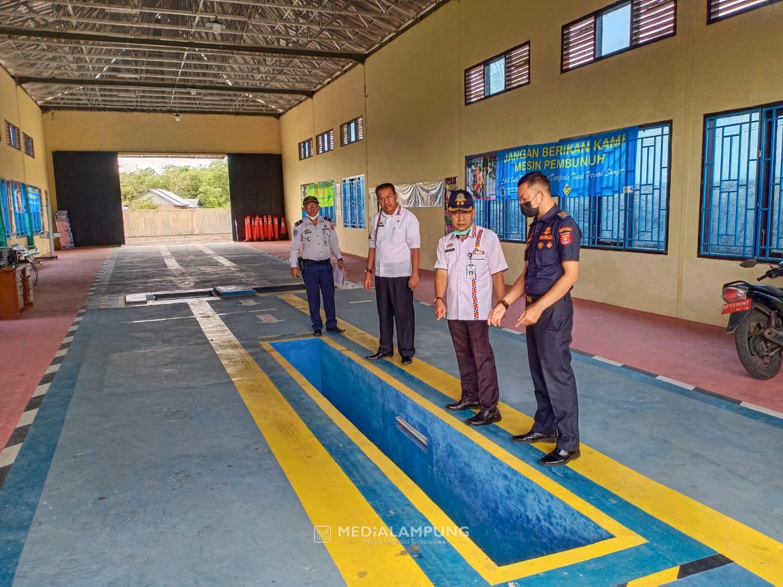 Dishub Lambar Lakukan Pengujian Puluhan Unit Kendaraan 