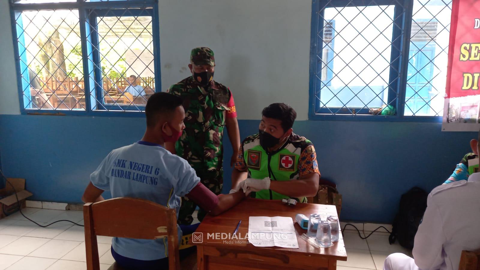 Koramil TBU Gelar Serbuan Vaksinasi Covid untuk SMKN 6 Bandarlampung