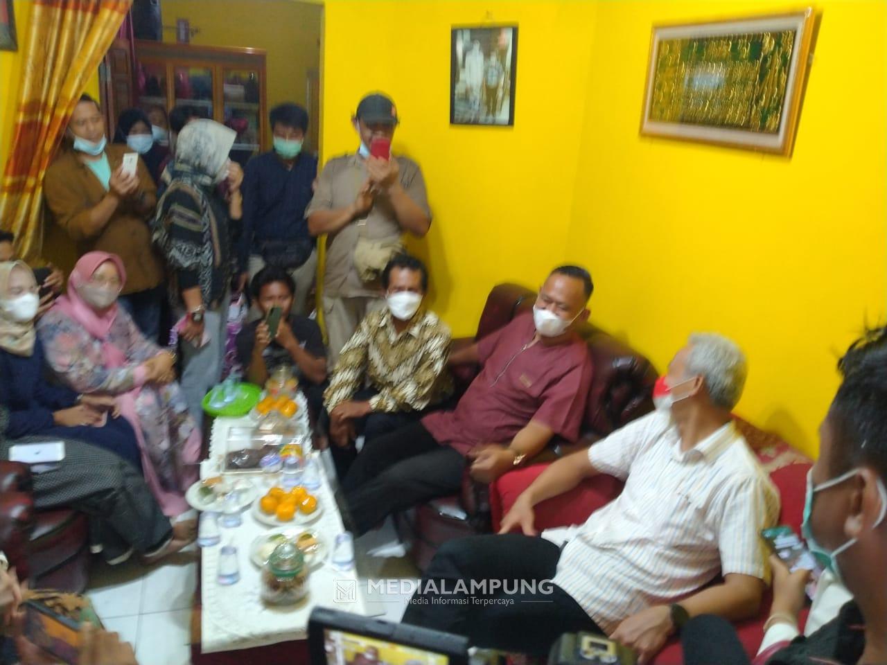 Nostalgia Ganjar dengan Kerabat di Pringsewu
