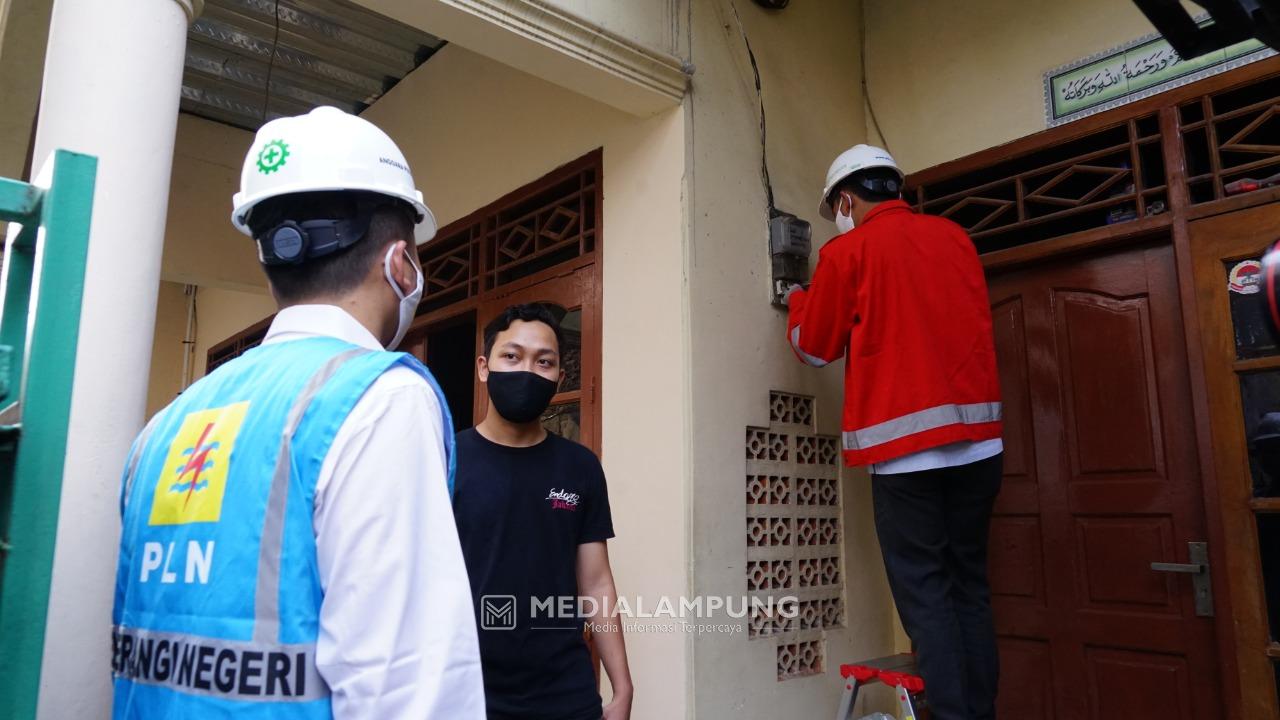 Cegah Kebakaran Akibat Korsleting, PLN UID-Polda Lampung Lakukan Pemeriksaan Kwh Meter