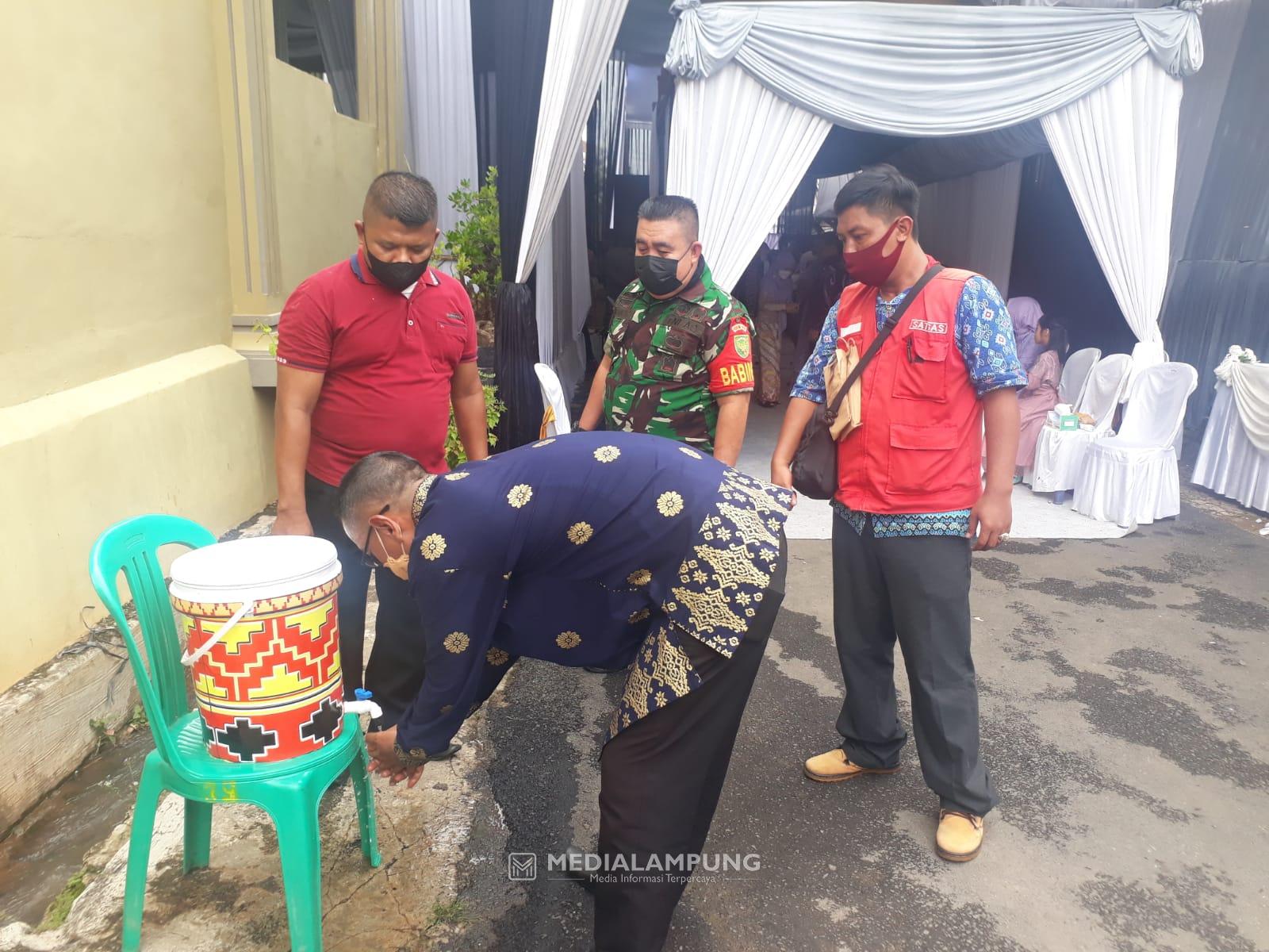 Babinsa Koramil TKP Bersama Tim Gugus Tugas Tingkat Kelurahan Bilabongjaya Patroli