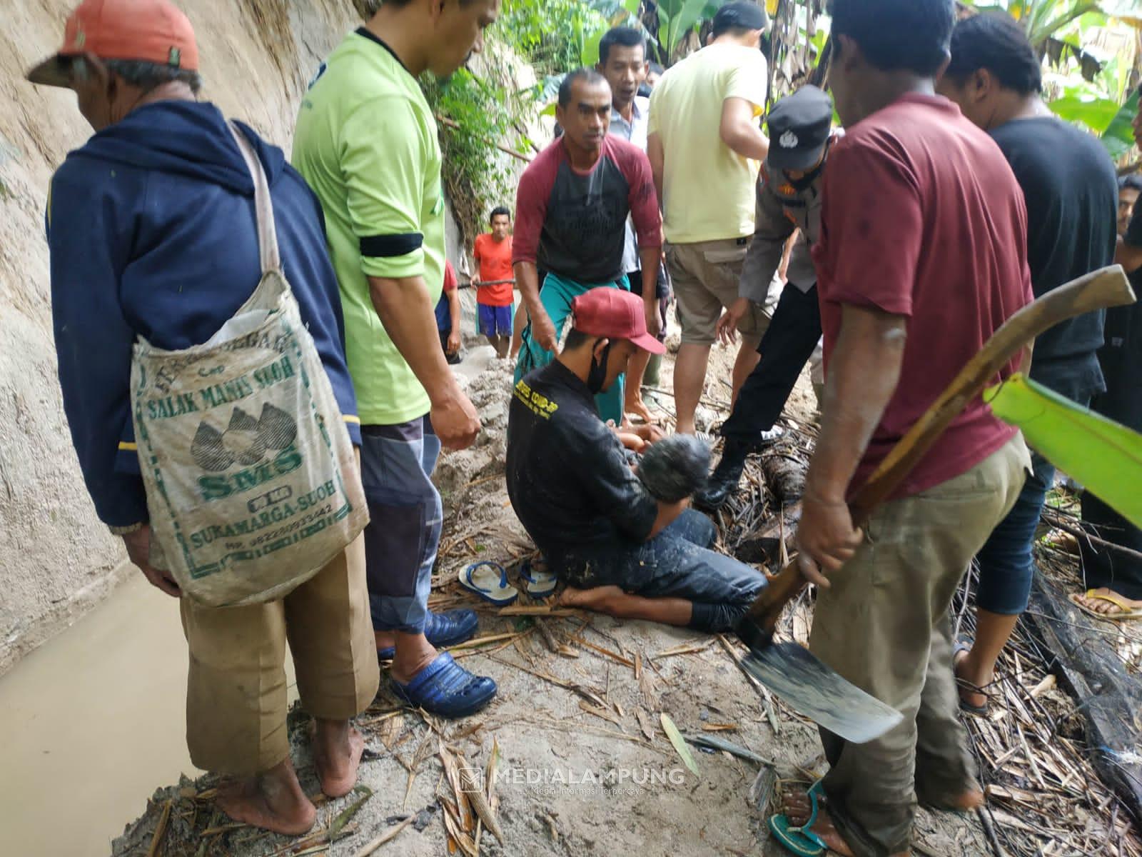 Enam Bocah Tertimbun Longsor Saat Cari Ikan, Satu Meninggal Dunia 