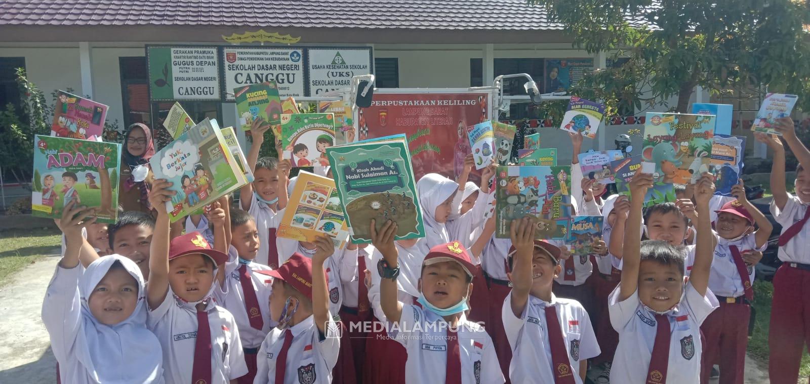 Perpustakaan Keliling di Batubrak Upaya Tumbuhkan Minat Baca Sejak Dini 