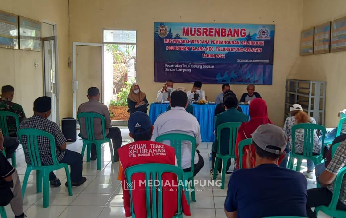 Babinsa Serda Muhadiono Hadiri Kegiatan Musrenbang di Tingkat Kelurahan
