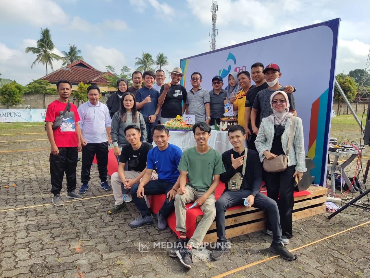 HUT Ke-22 Radar Lampung, Senam dan Potong Tumpeng Bersama Dahlan Iskan