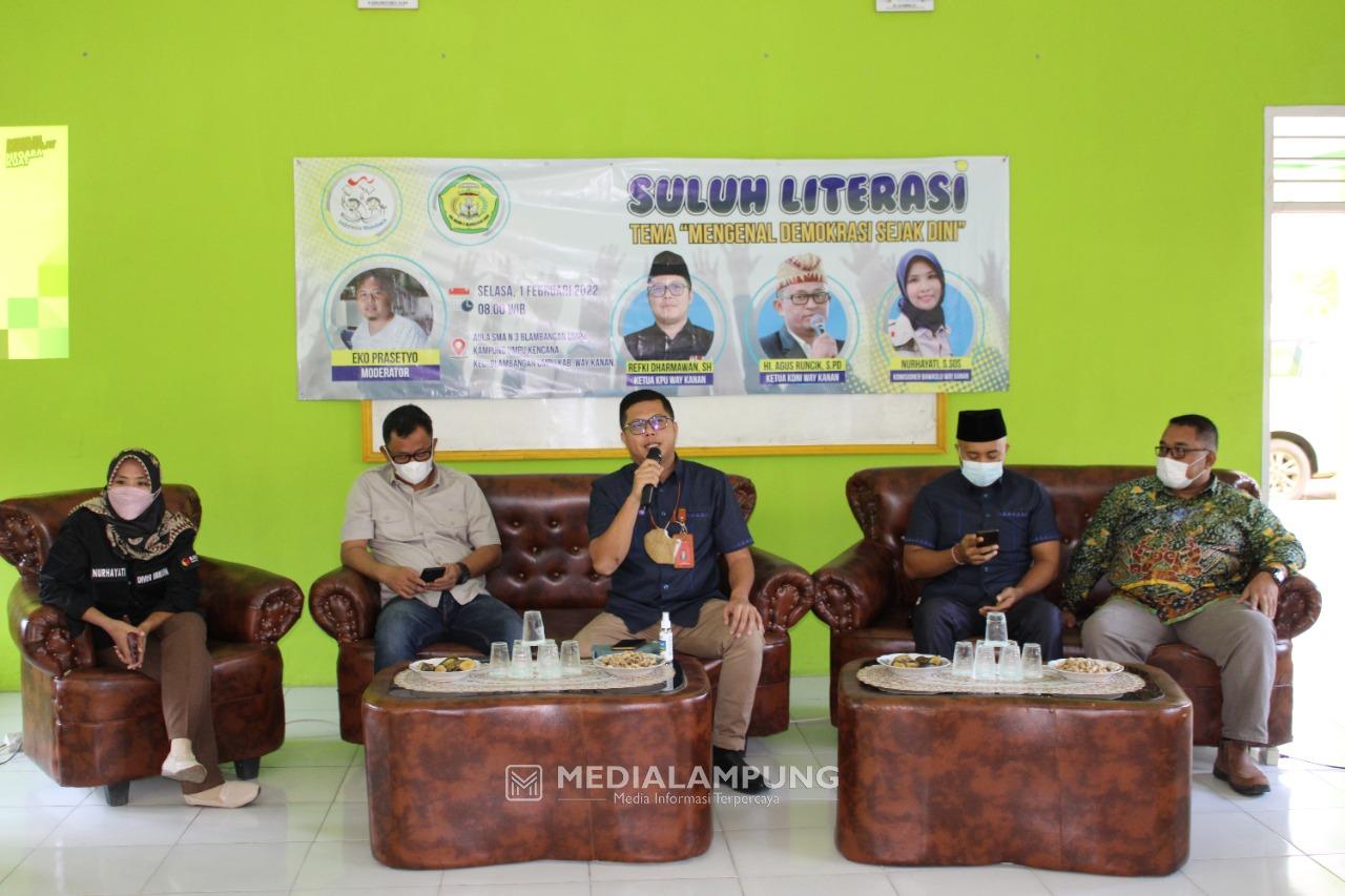 Komunitas Literasi Gandeng KPU Waykanan Sebagai Narasumber