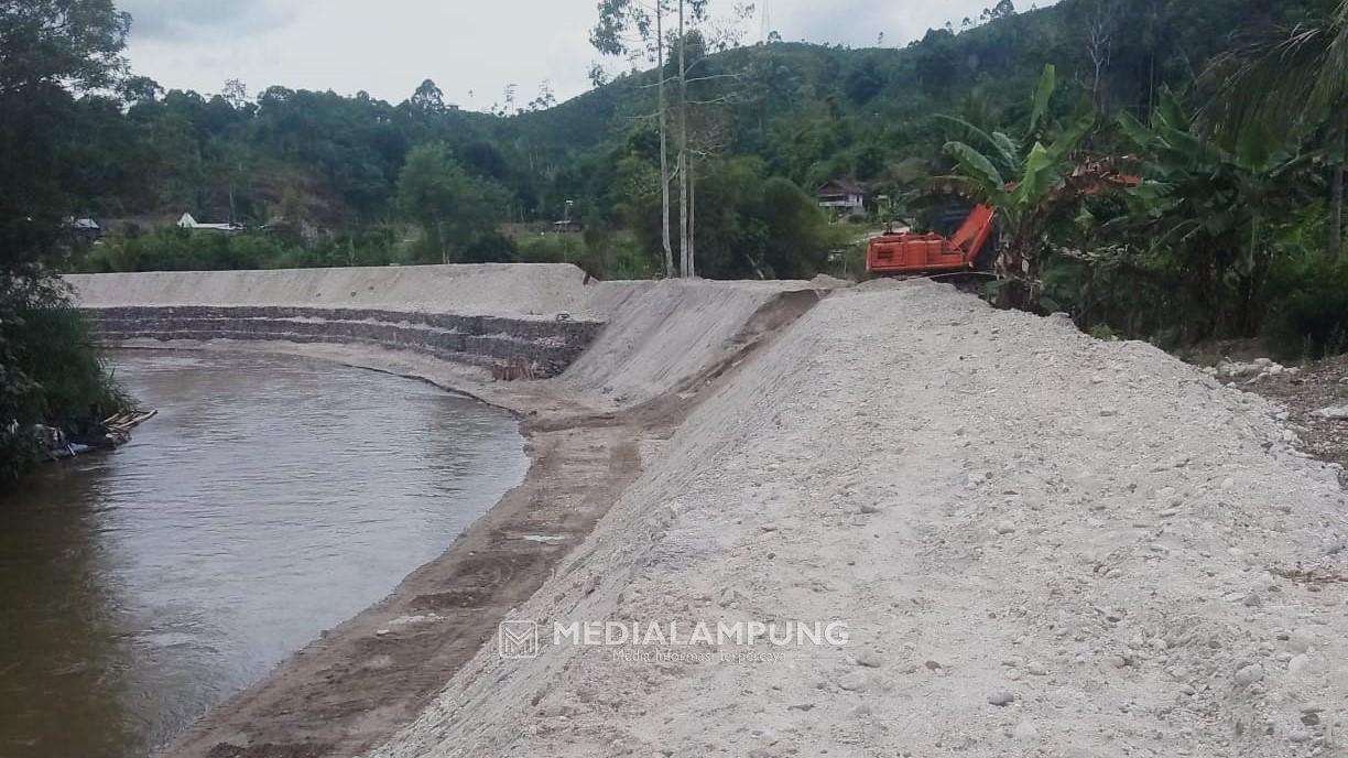 Atasi Erosi di DAS Pekon Kerang, Pemprov Bangun Bronjong dan Tanggul