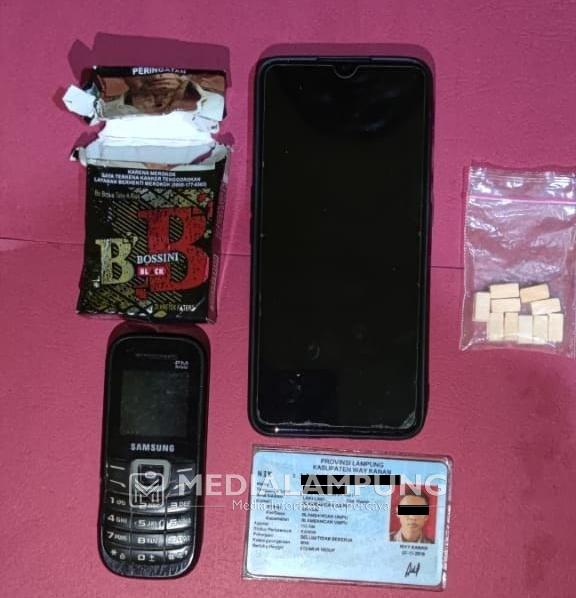 Pengedar Ekstasi Disergap Saat Tunggu Pembeli