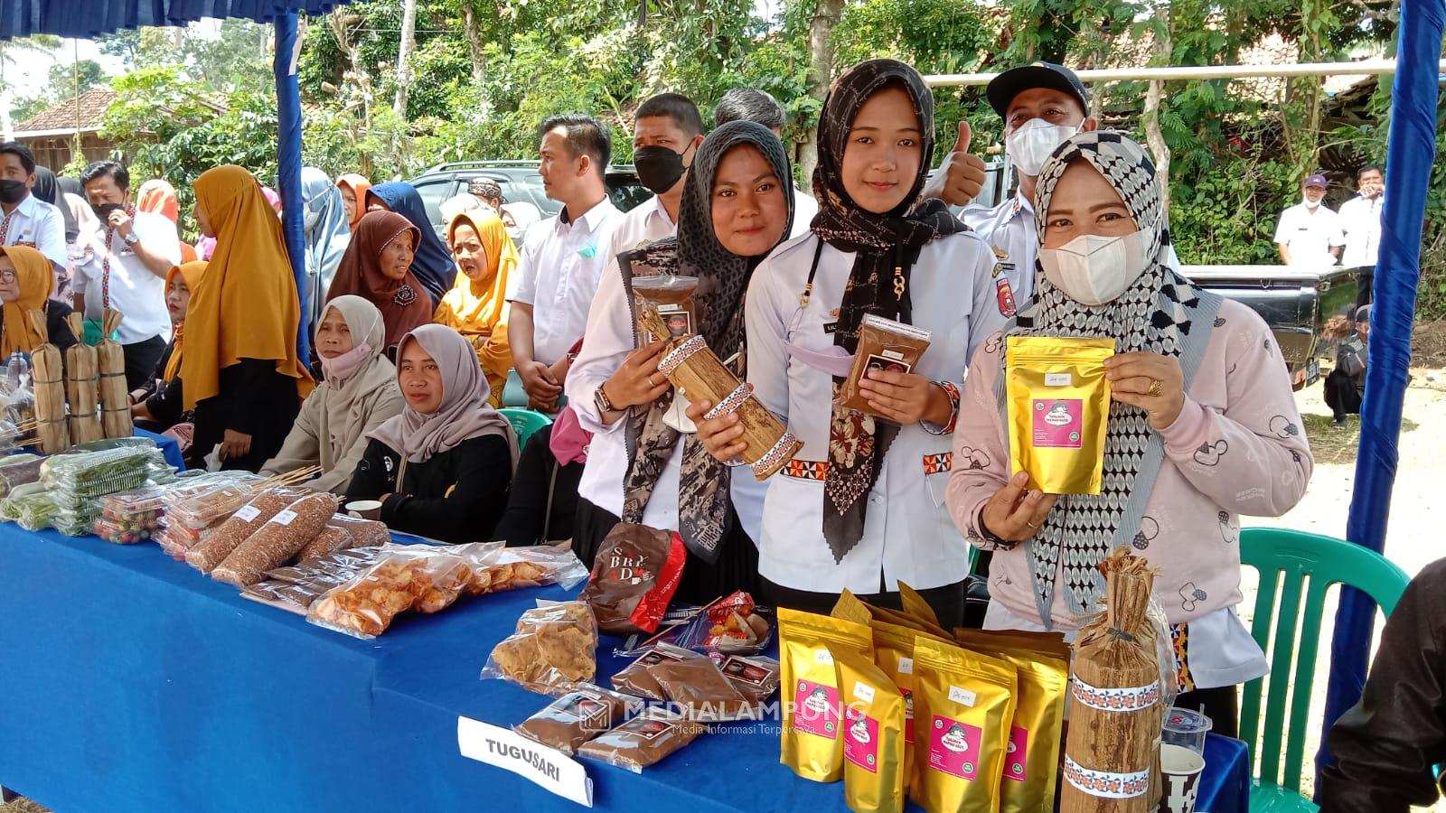 UP2K PKK Tugusari Sajikan Produk Kreatif di Musrenbang Kecamatan Sumberjaya