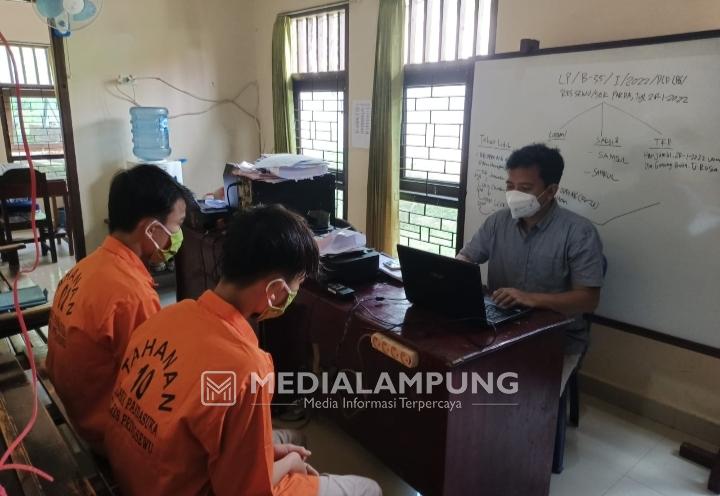 Uang Pemberian Orang Tua Tak Cukup, Dua Remaja Nekat Curi HP