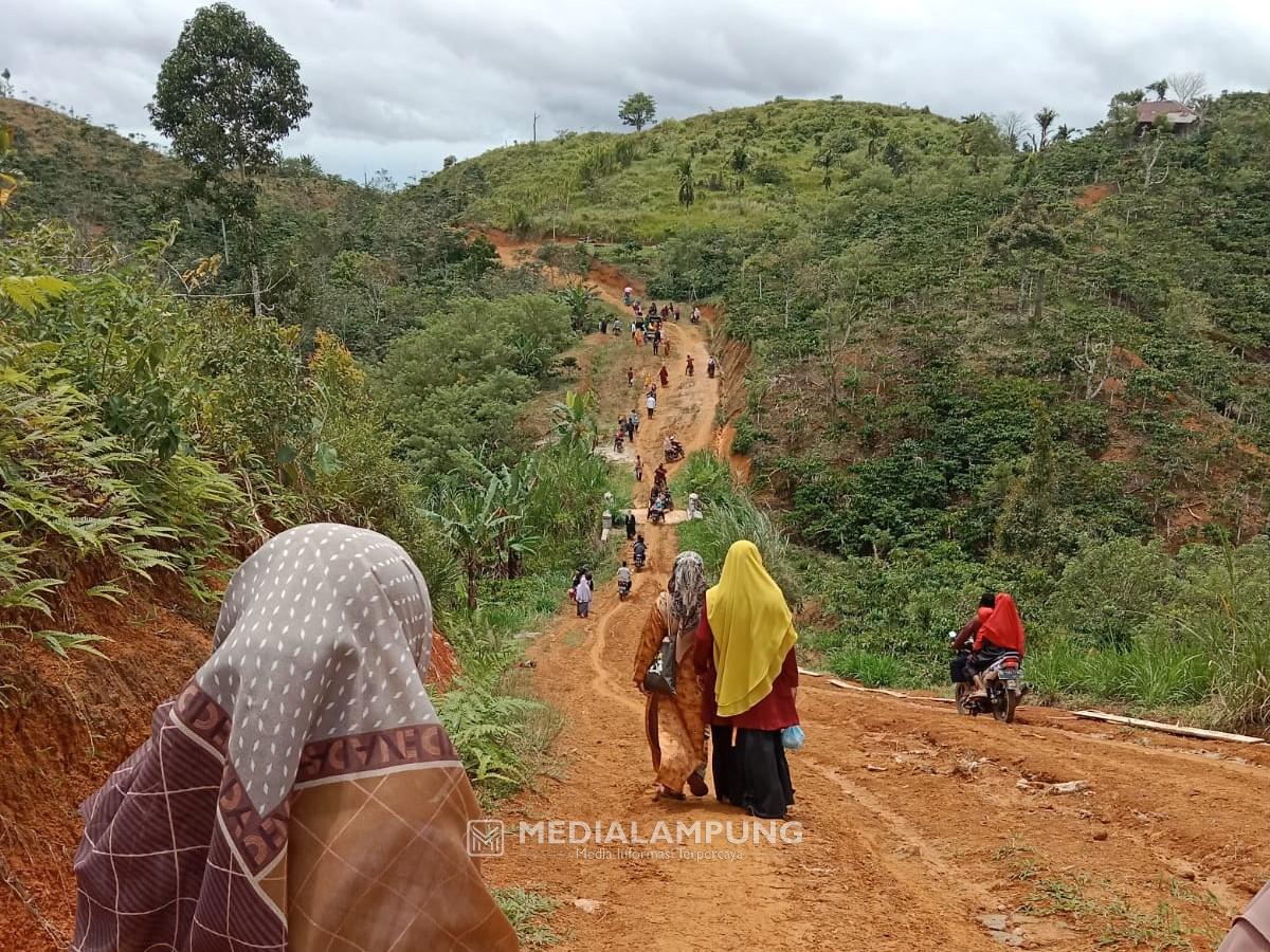 Warga Berharap Jalan Kabupaten Menuju TPAS Zona II Kubulikujaya Dibangun