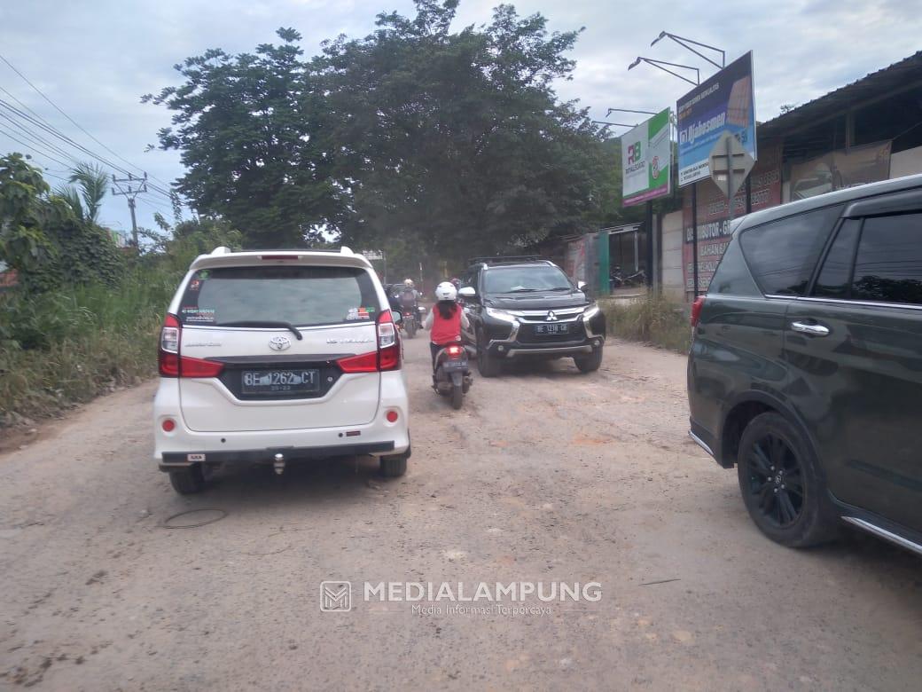 Kerusakan Jalan Pangeran Tirtayasa Mendesak Ditangani