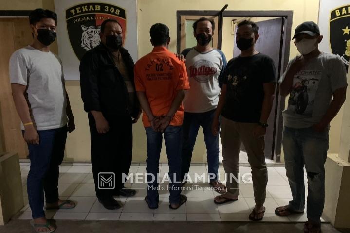 Tunggu Pemasang di Lapo Tuak, Bandar Togel Ditangkap Polisi