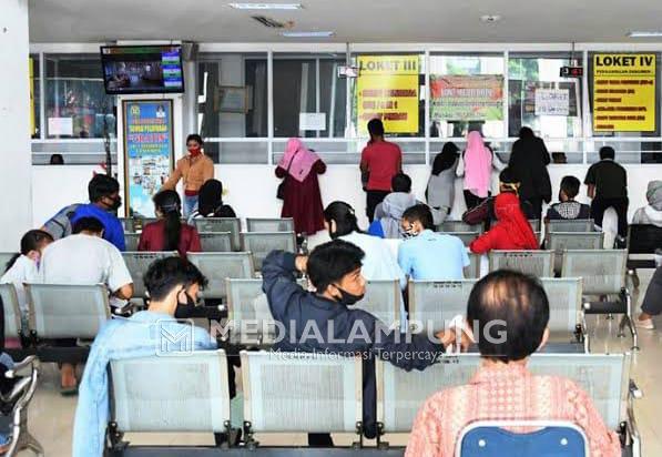 Pelayanan Loket Disdukcapil Mengecewakan, Warga Lapor ke Bunda Eva