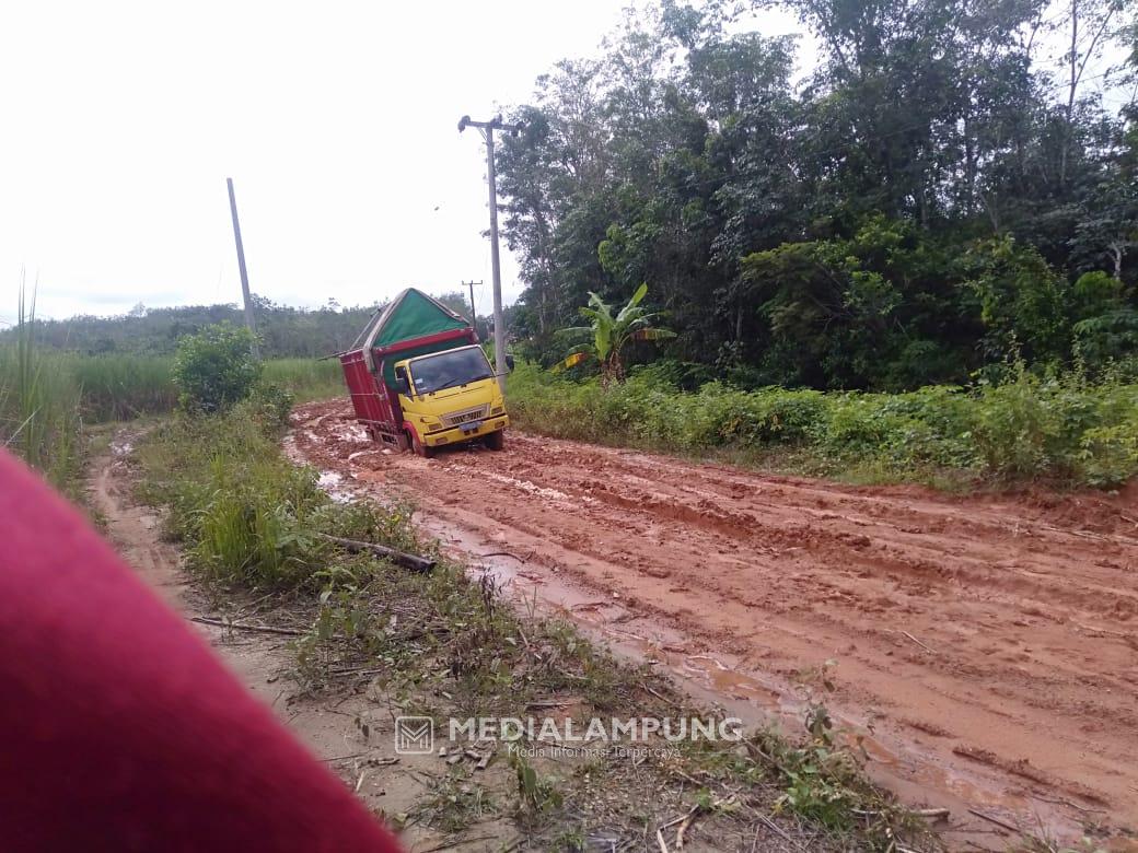 Jalan Kabupaten Jadi Jalur Offroad