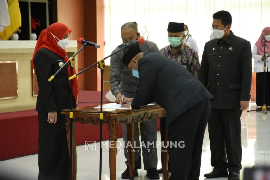 Walikota Bandarlampung Lantik Dirut BPR Syariah