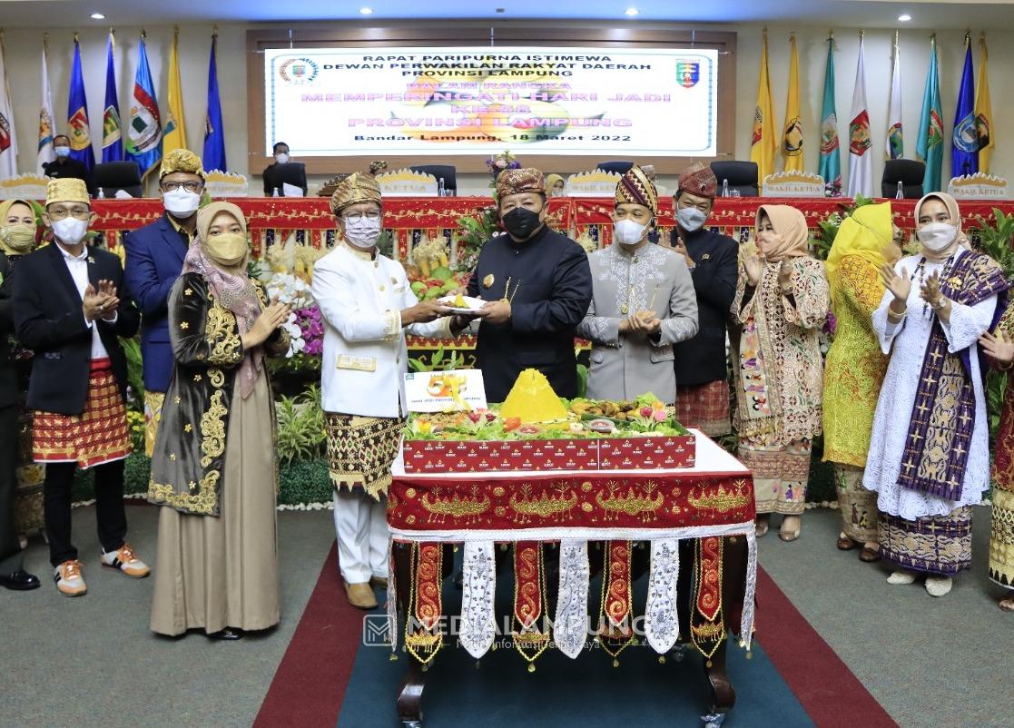 Mingrum Gumay Buka Paripurna Istimewa Peringatan HUT Ke-58 Provinsi Lampung