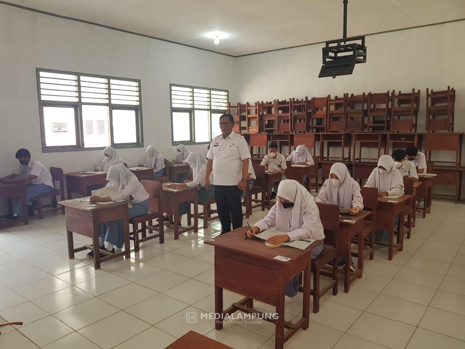 Pelaksanaan US Tingkat SMA di Lampung Barat Berjalan Lancar 