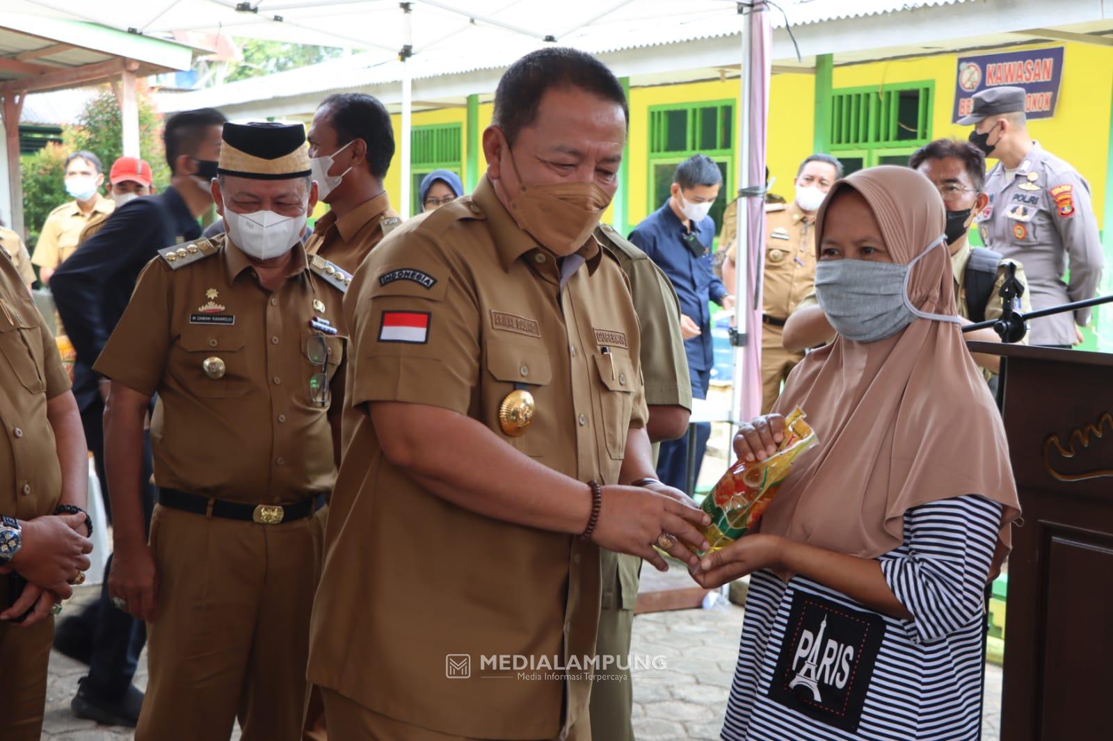 Tinjau Operasi Minyak Goreng di Lamtim, Gubernur Pastikan Stok dan Harga Normal di Akhir Maret