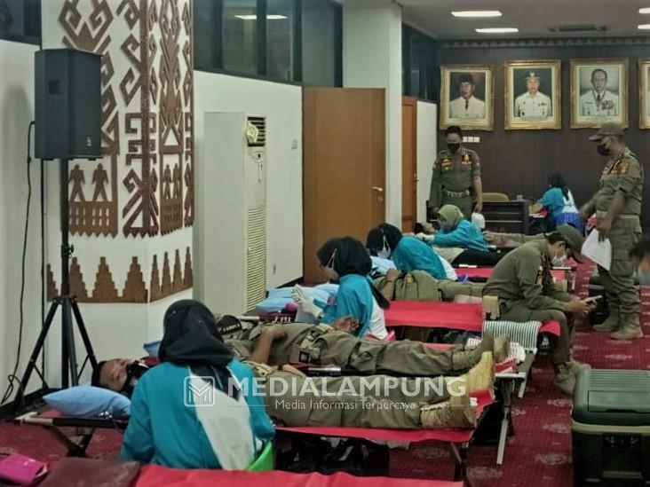 Peringati HUT Satpol PP ke-72, Pemprov Lampung Gelar Baksos Donor Darah 