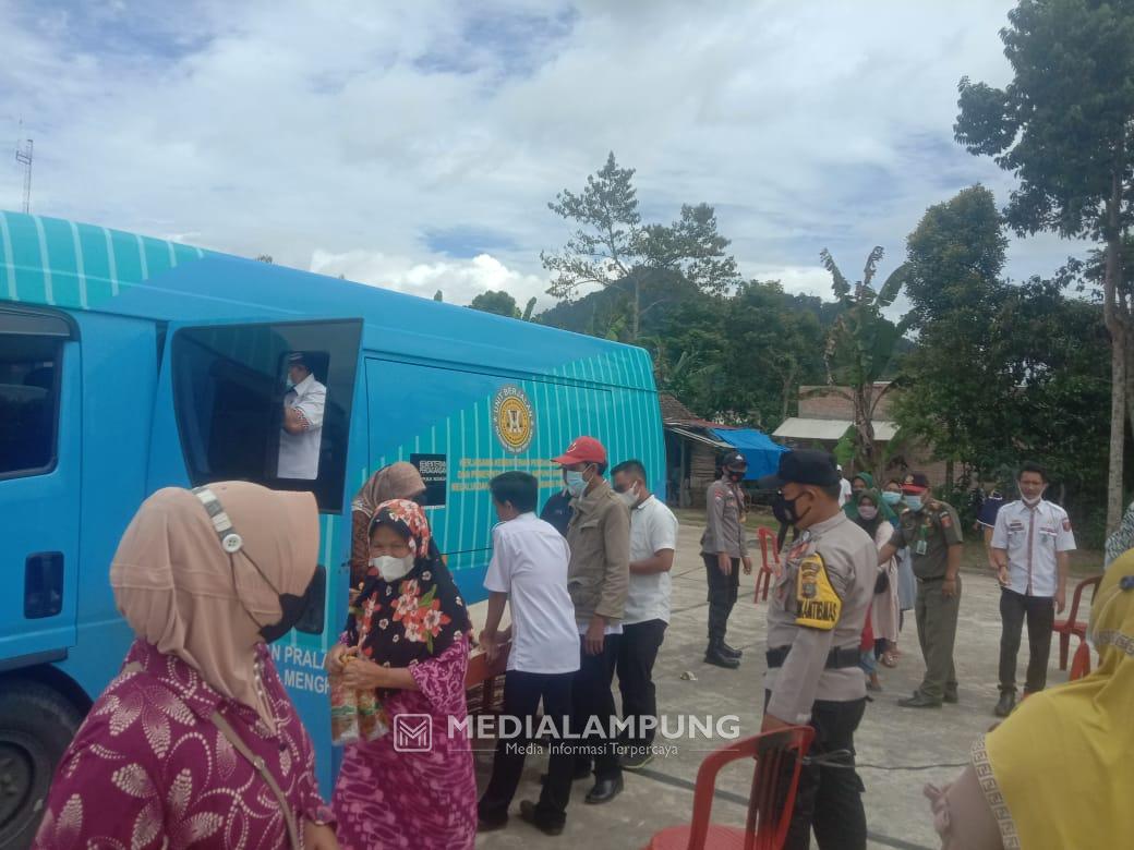 IRT di Kebuntebu Serbu Operasi Pasar Minyak Goreng Diskoperindag