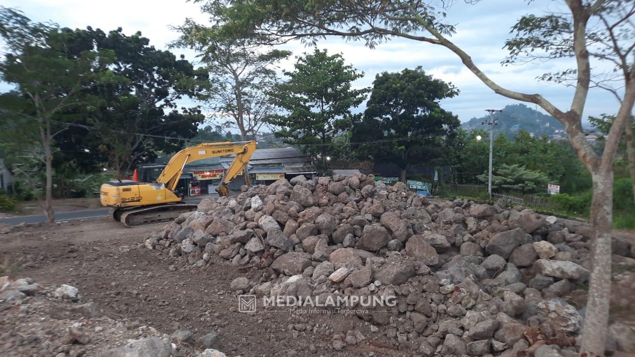 Warga Sukadanaham Keluhkan Aktivitas Pengerukan Bukit