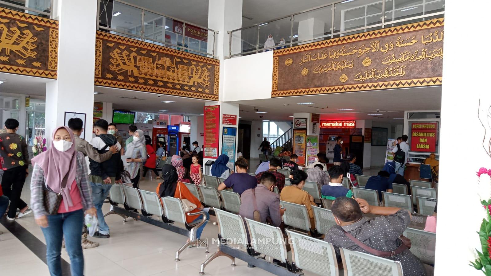 Warga Mengeluh, Pelayanan Disdukcapil Kota Bandarlampung Mengecewakan