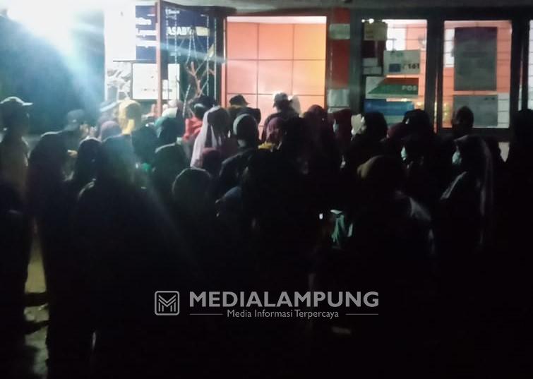 Antrian BPNT Hingga Tengah Malam di Kantor Pos Sumberjaya Tuai Reaksi 