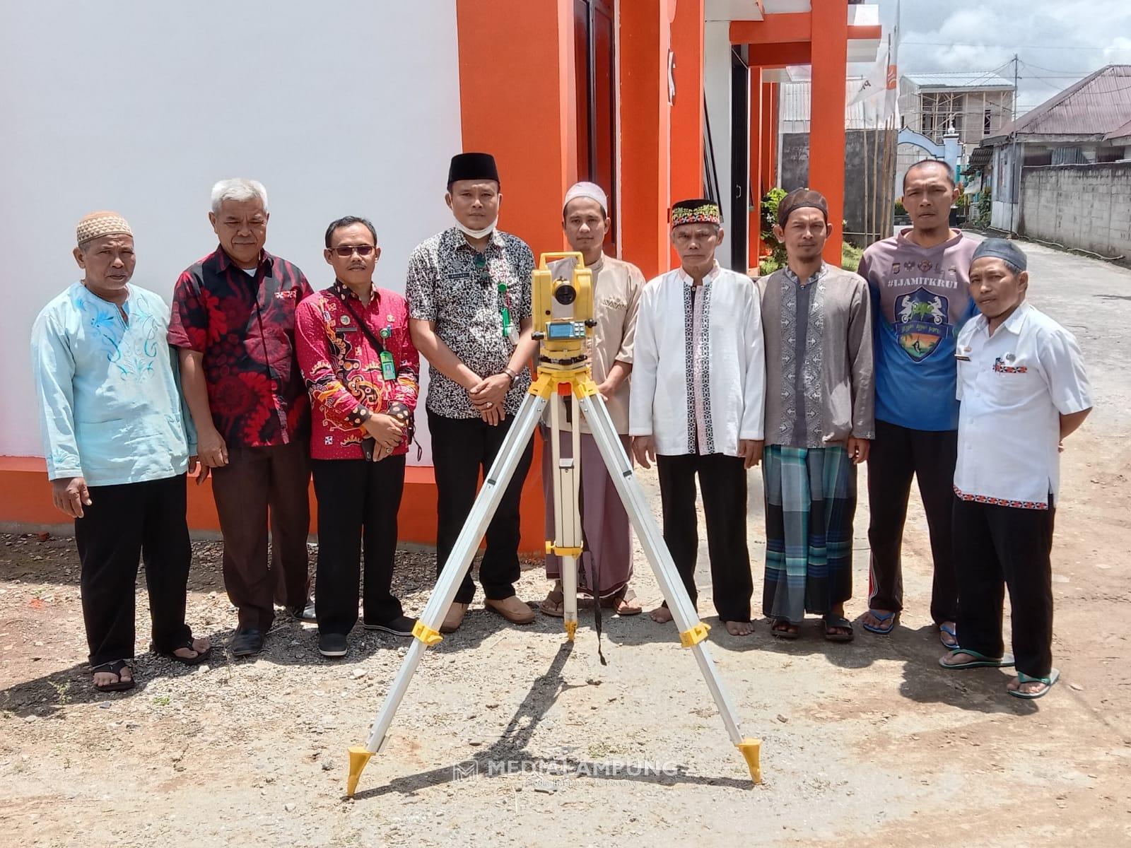 Kemenag Lambar Beri Pelayanan Pengukuran Arah Kiblat Masjid Secara Gratis