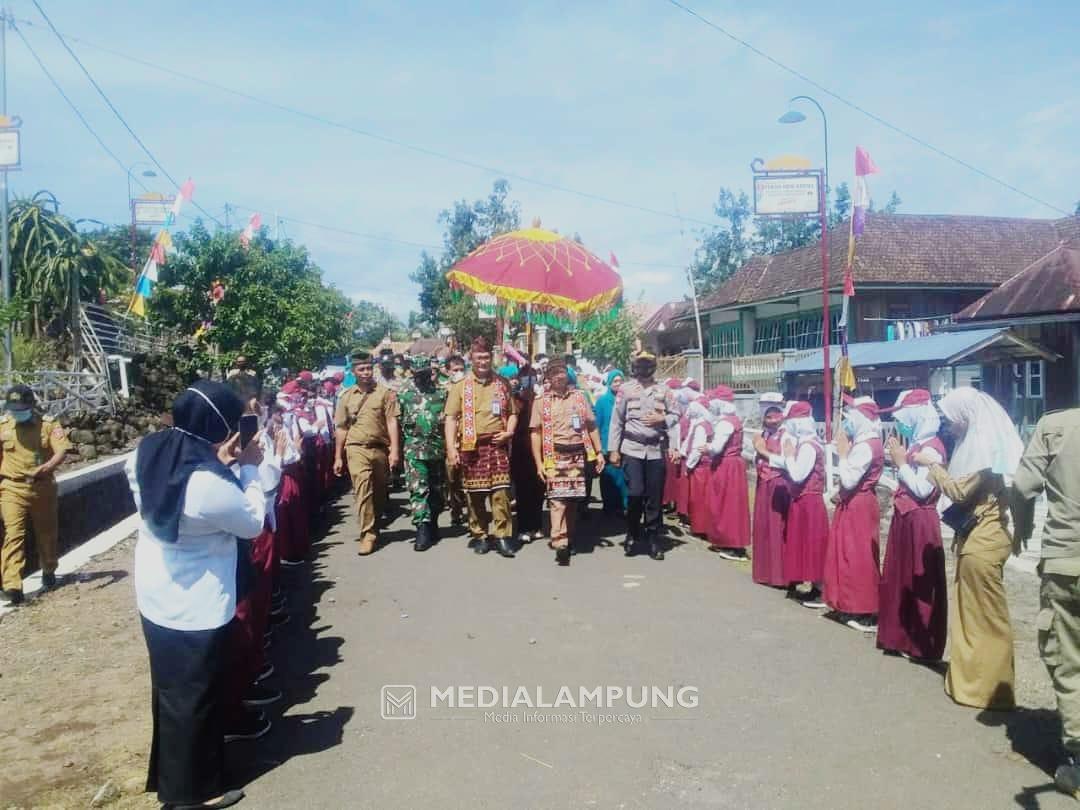 Evaluasi Perkembangan Pekon, Tim Kabupaten Sambangi Pekon Henirarong dan Bumijaya 