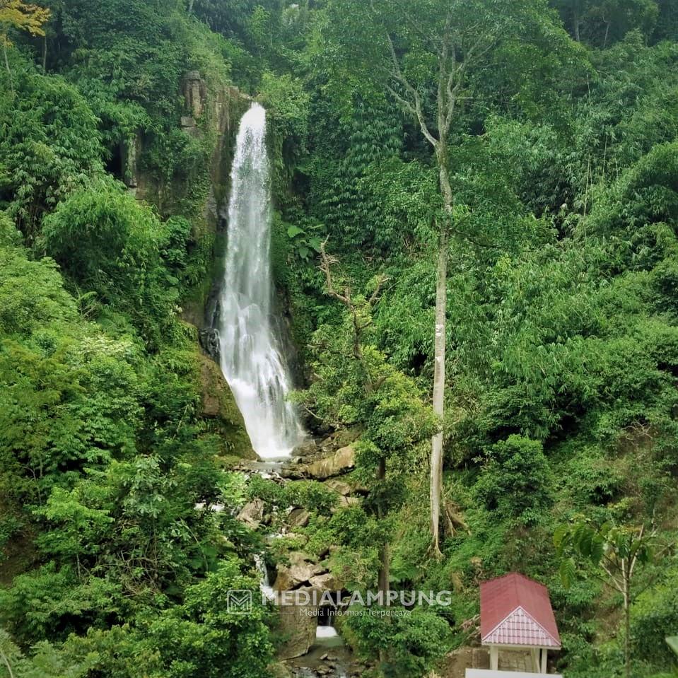 Penampakan Air Terjun Guntuk Pekon Simpangsari, Menakjubkan!