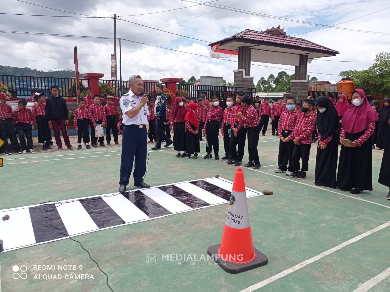 Gandeng Dishub, SDN 1 Purajaya Edukasi Siswa Tertib Lalulintas