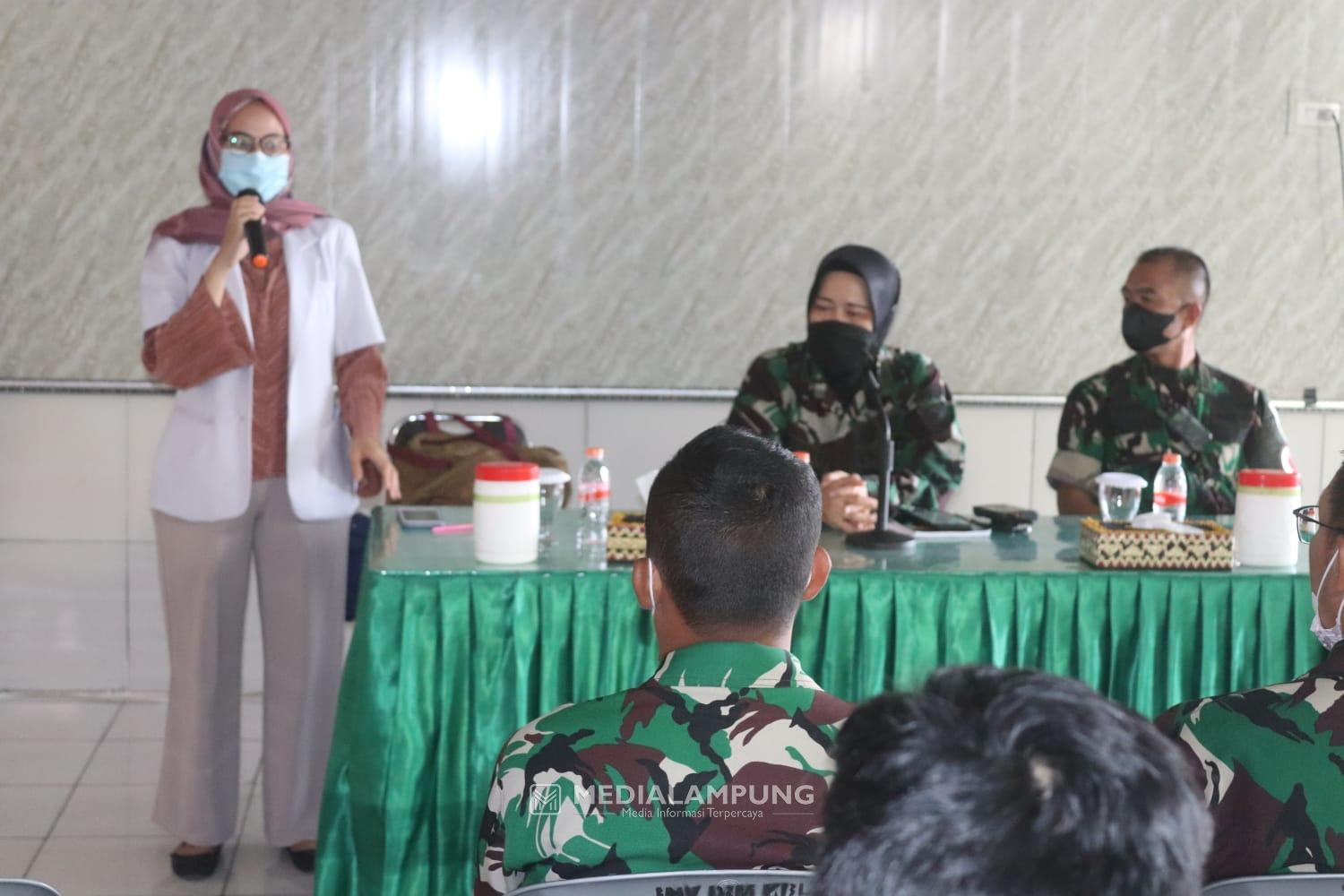 Cegah DBD dan Covid-19, Personel Kodim KBL Ikut Penyuluhan Kesehatan dari Denkesyah