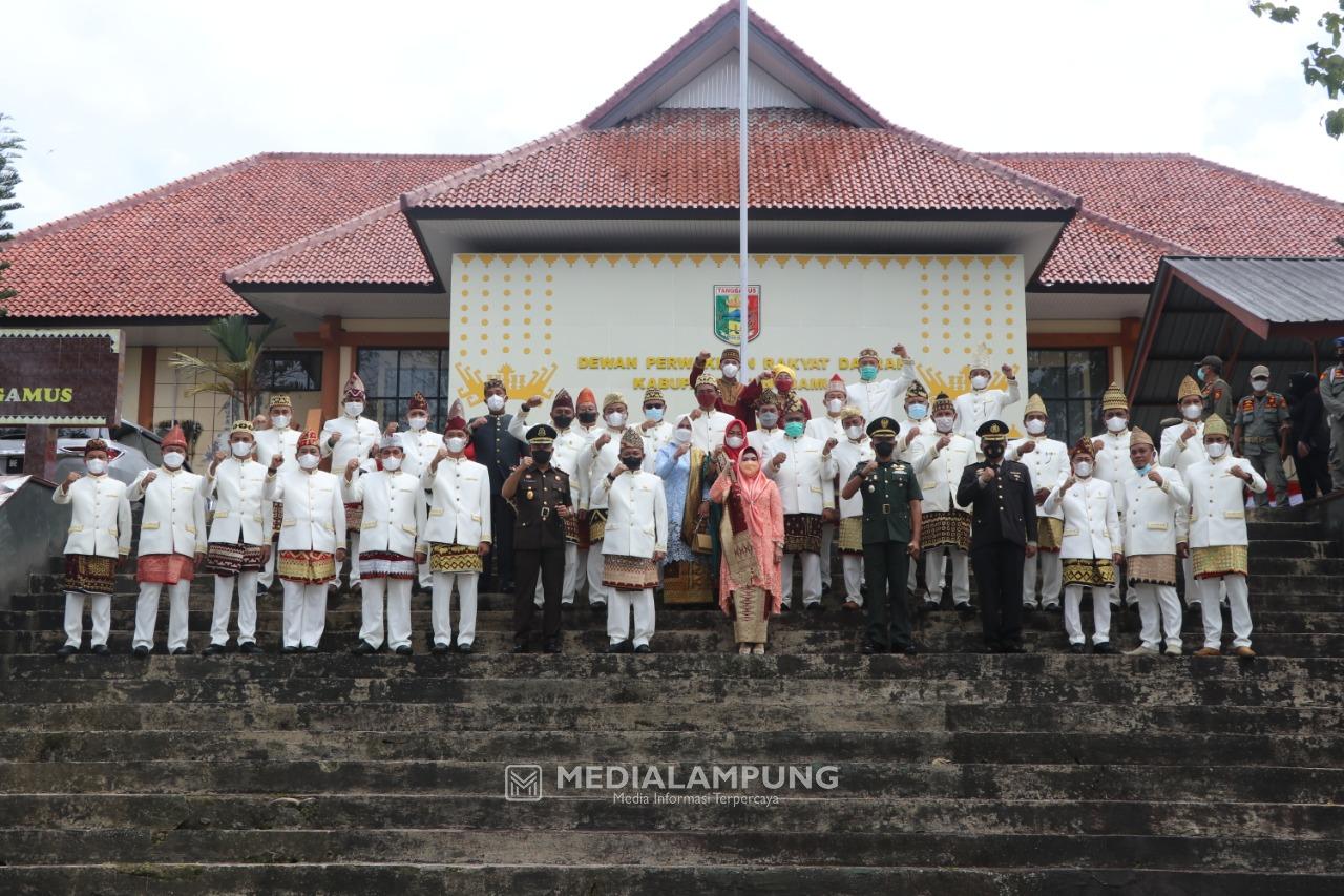 DPRD Tanggamus Gelar Paripurna Istimewa Peringatan HUT Tanggamus ke-25 dan HUT Lampung ke-58