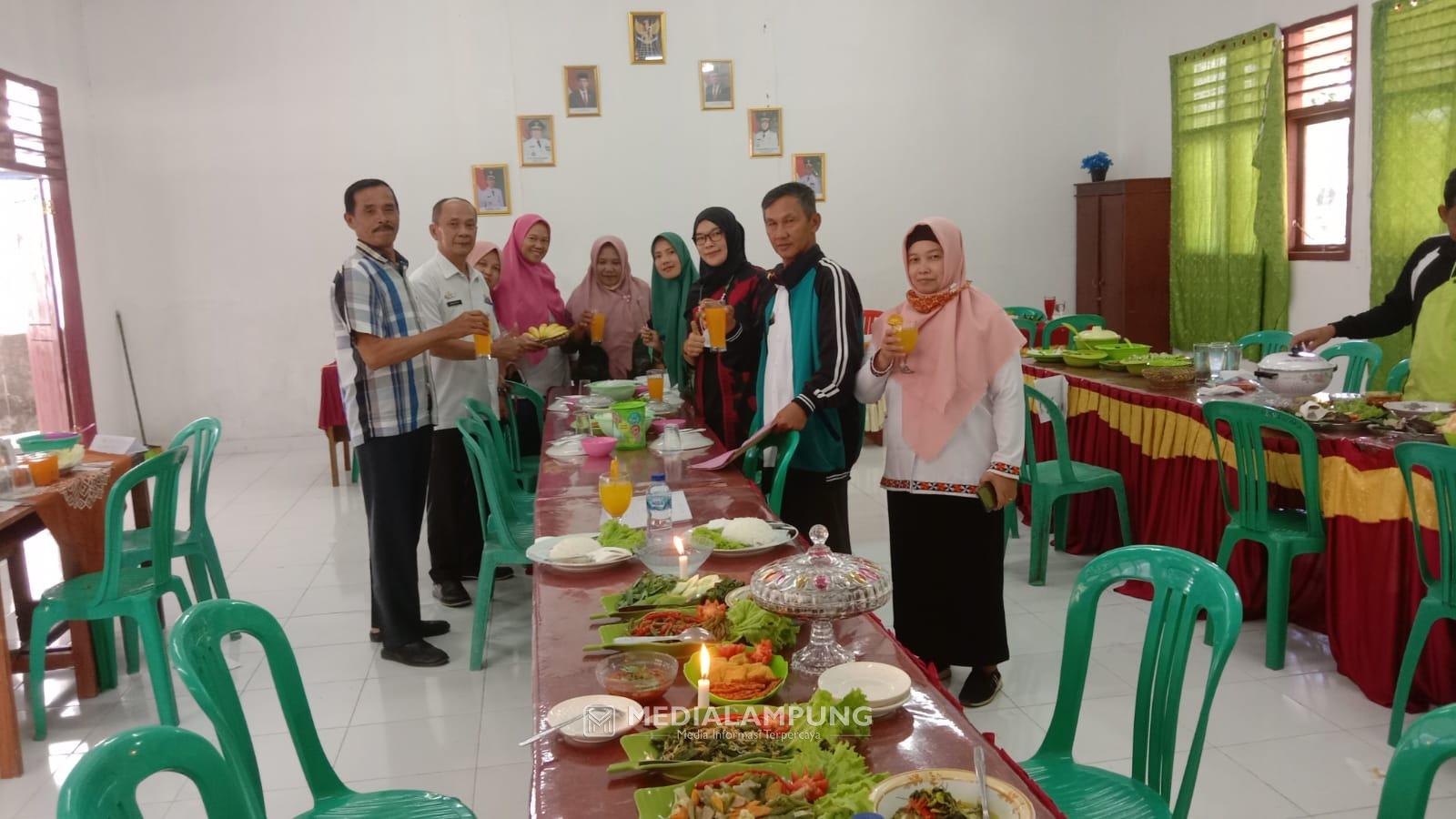 Ragam Makan Khas Nusantara Tersaji di Praktek PDK SMAN 1 Belalau