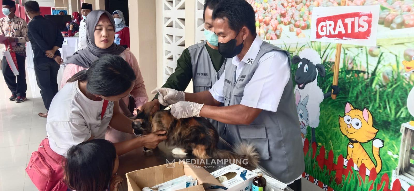 Masyarakat Antusias Ikuti Pelayanan Kesehatan Hewan 