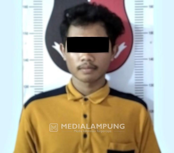 Cemburu, Pemuda Ini Pukuli Pacarnya Hingga Babak Belur