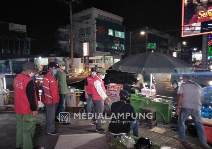 Satgas Kelurahan Enggal Patroli Mengimbau Warga Taat Prokes