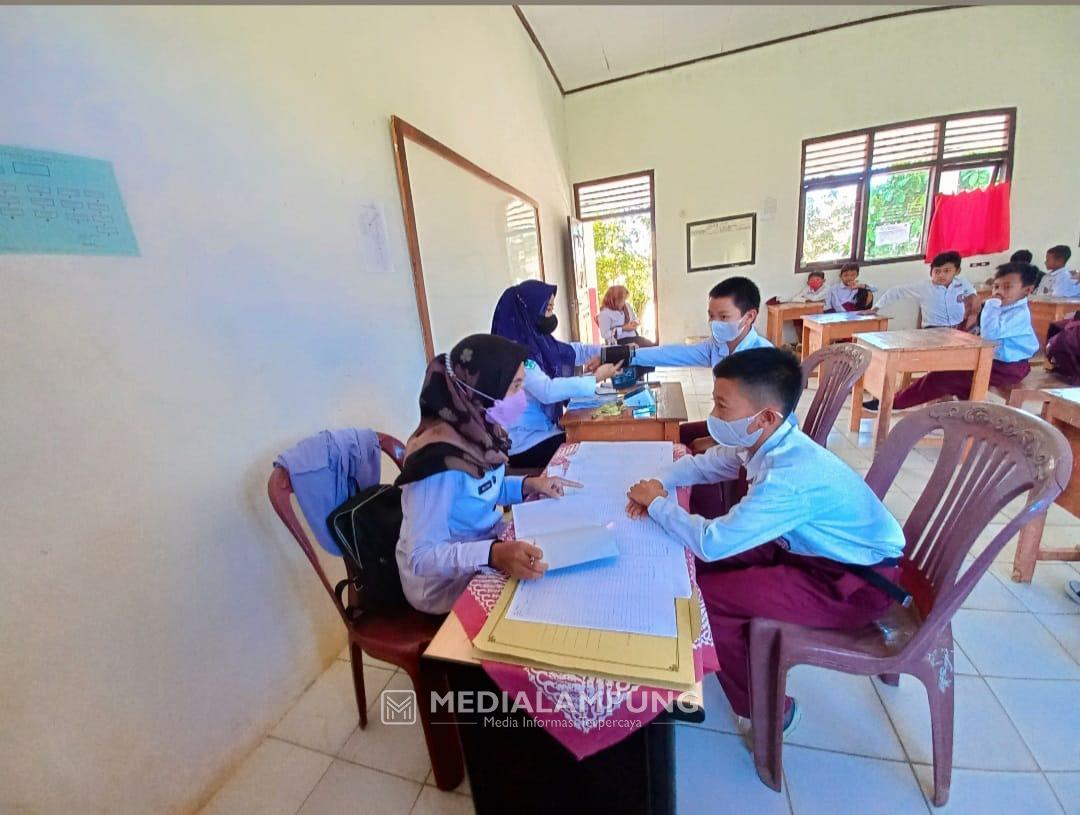 Ingatkan Bahaya Penggunaan Internet Berlebih, Siswa Remaja Ikuti Penyuluhan 