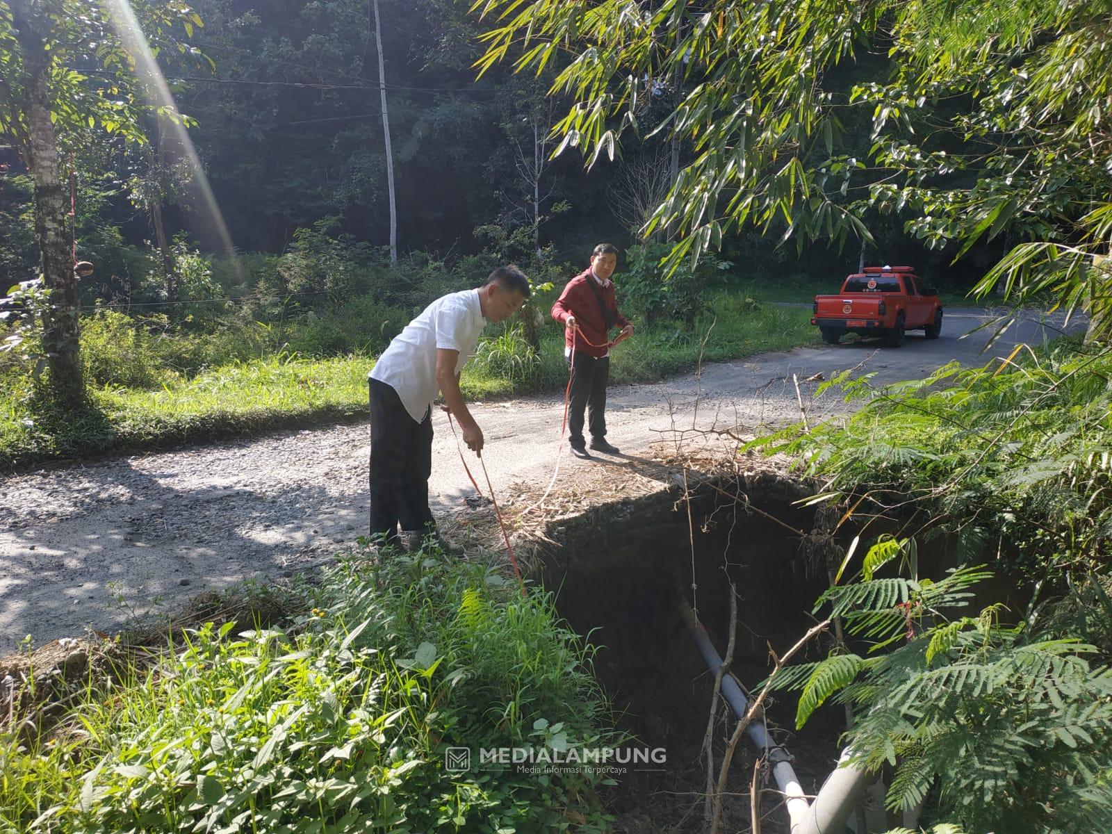 Akses Jalan Utama Menuju Serdang Atas Nyaris Putus