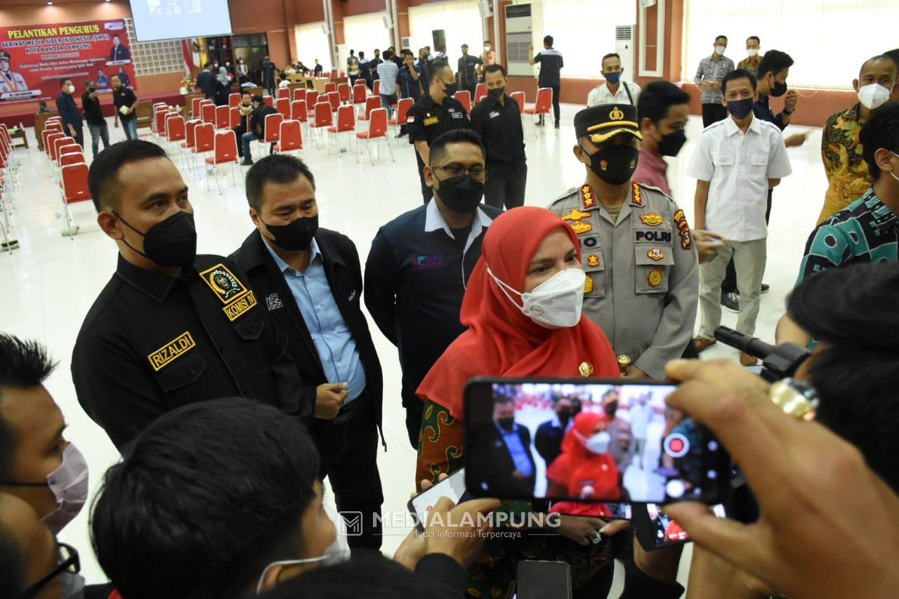 Hadiri Pelantikan Pengurus SMSI, Bunda Eva Ajak Insan Pers Bersama Mebangun Bandarlampung